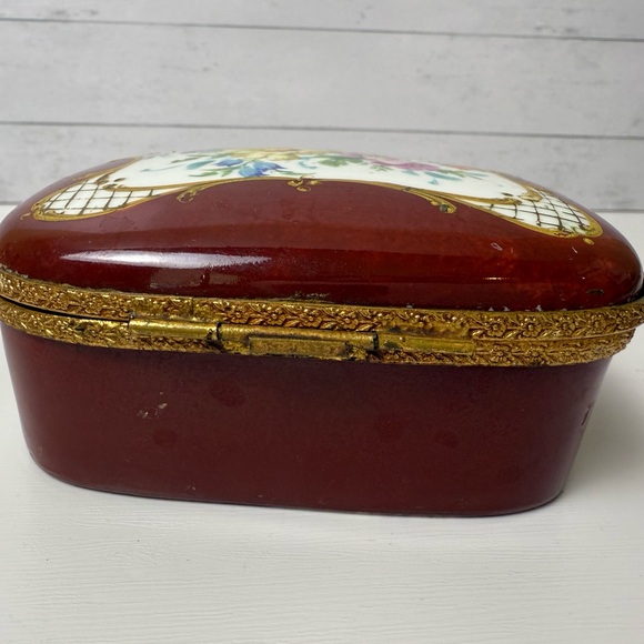 France Hand Painted Plum Porcelain Hinged Trinket Box With Matching Trinket Tray - Picture 9 of 13
